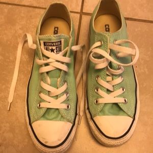 Women’s converse tennis shoes